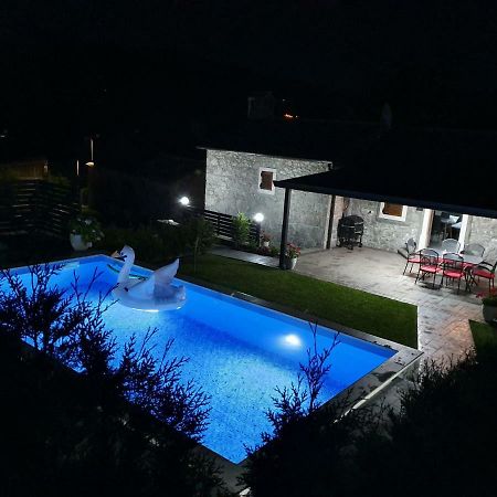 Villa Kos Lupoglav  ภายนอก รูปภาพ