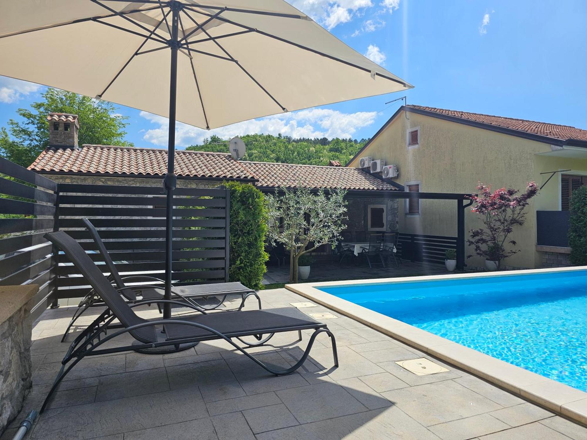 Villa Kos Lupoglav  ภายนอก รูปภาพ