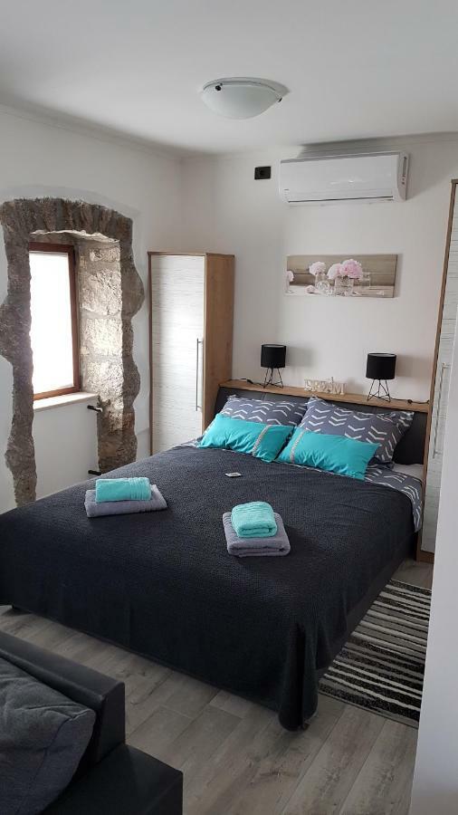Villa Kos Lupoglav  ภายนอก รูปภาพ
