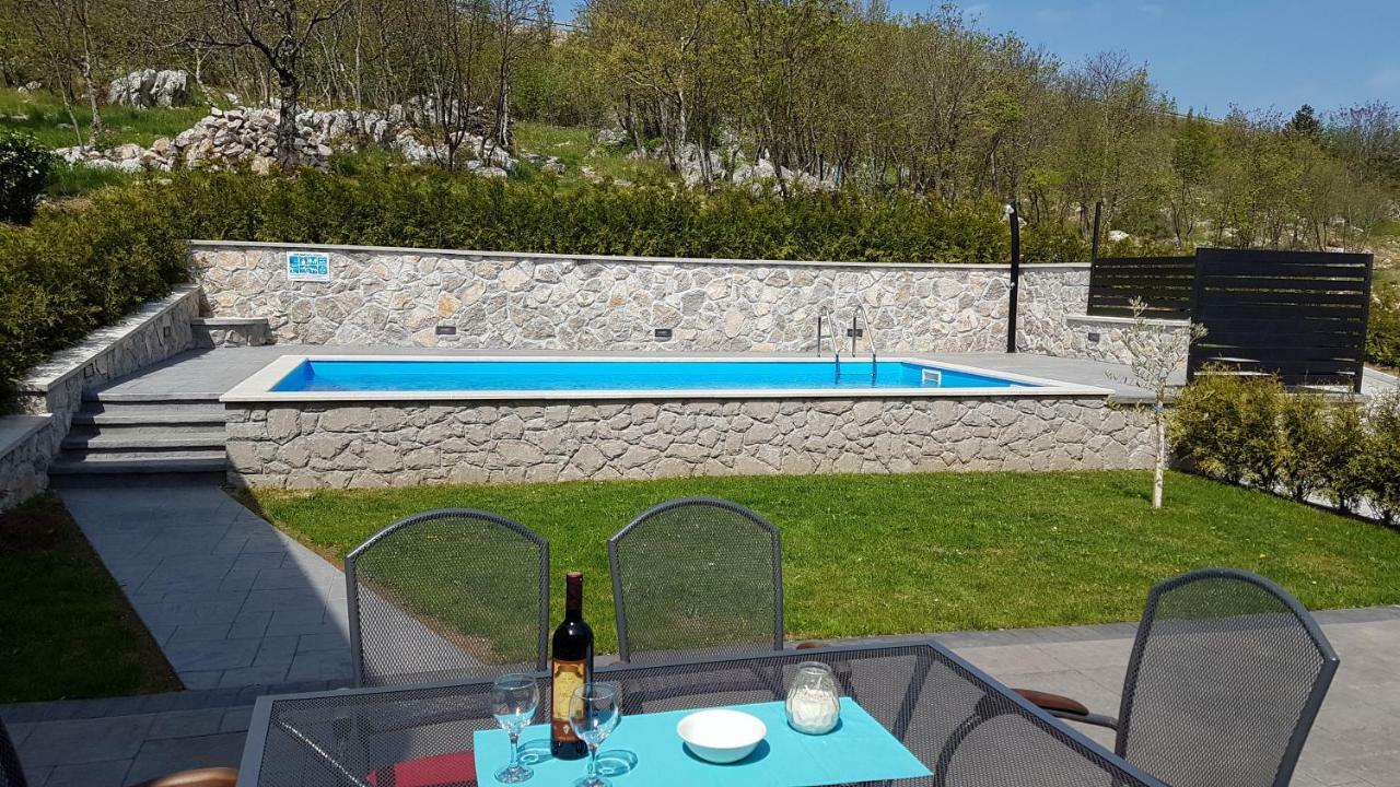 Villa Kos Lupoglav  ภายนอก รูปภาพ