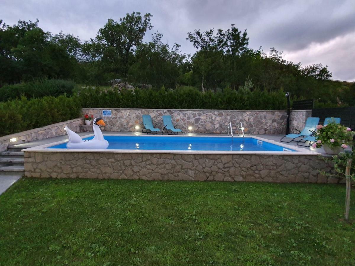 Villa Kos Lupoglav  ภายนอก รูปภาพ