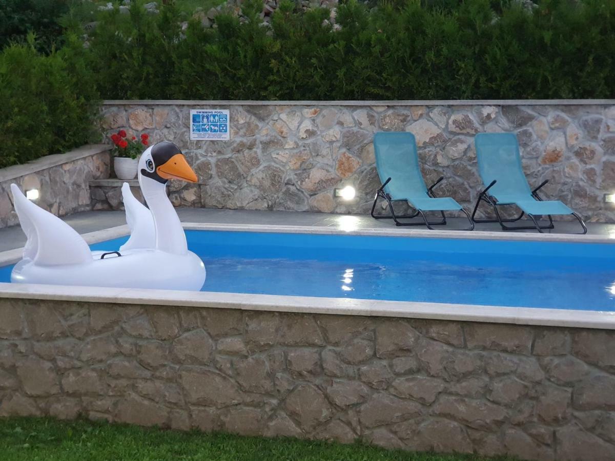 Villa Kos Lupoglav  ภายนอก รูปภาพ